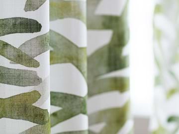 Sawa – expressive brushstrokes and a beautiful drape
